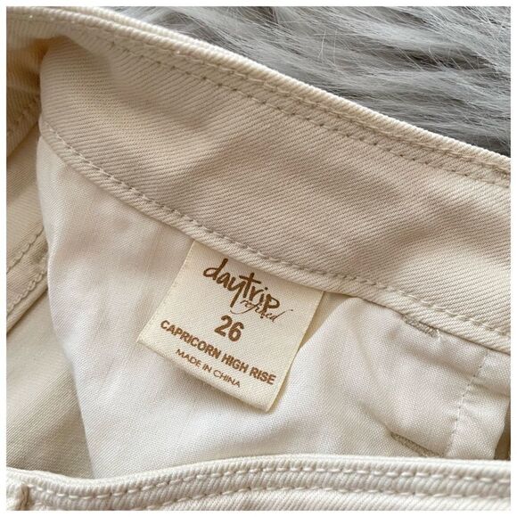 Daytrip Womens Capriscorn High Rise Cutoff Shorts Sz 26 - Picture 9 of 11